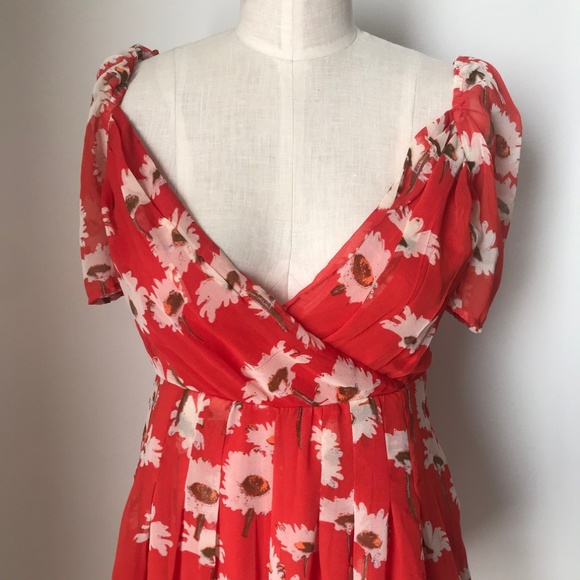 UO Lula Floral Pleated Surplice Romper - Picture 6 of 8